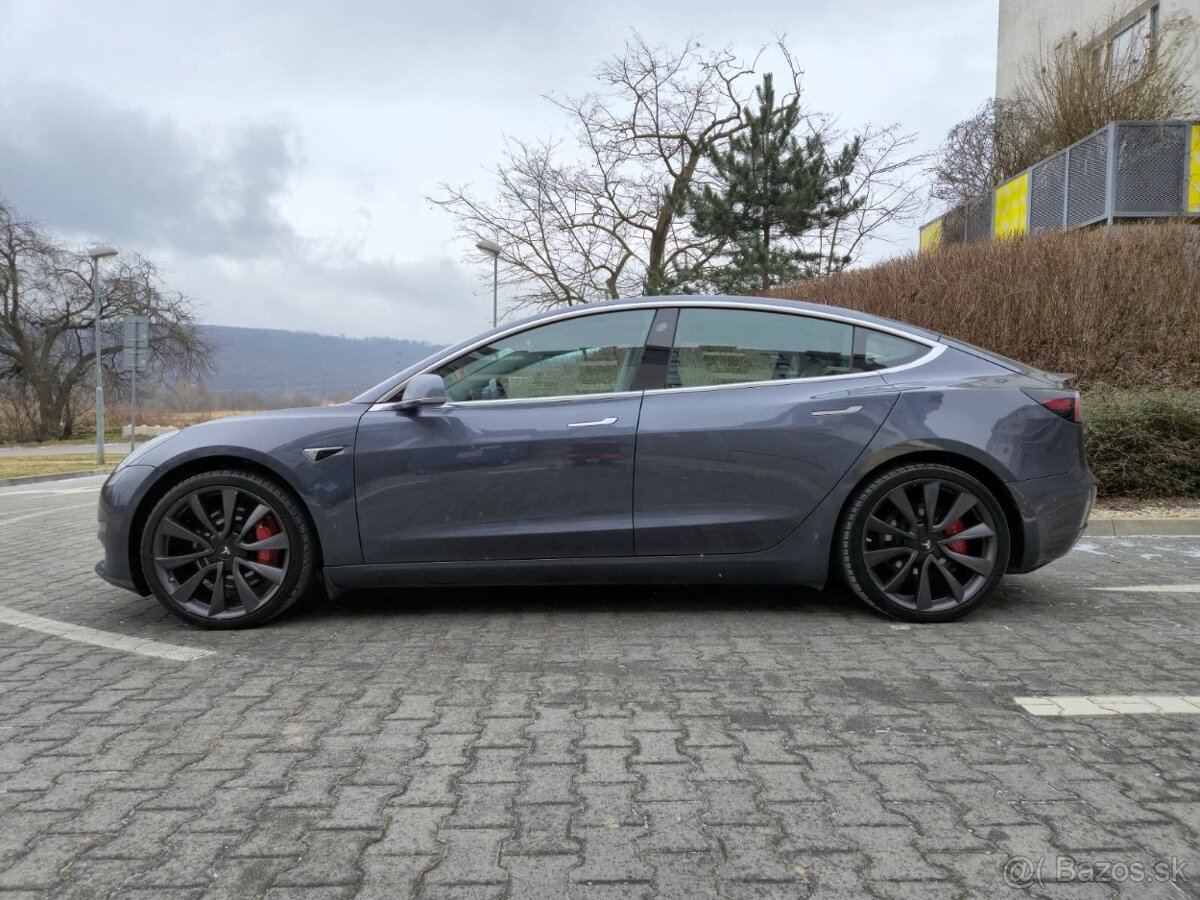 Tesla model 3 Performance (377kw/513k) - 2