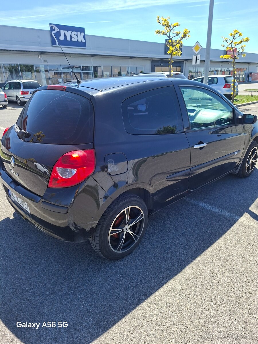 Predám Renault Clio 1.2 benzín, r. 2008 - 2