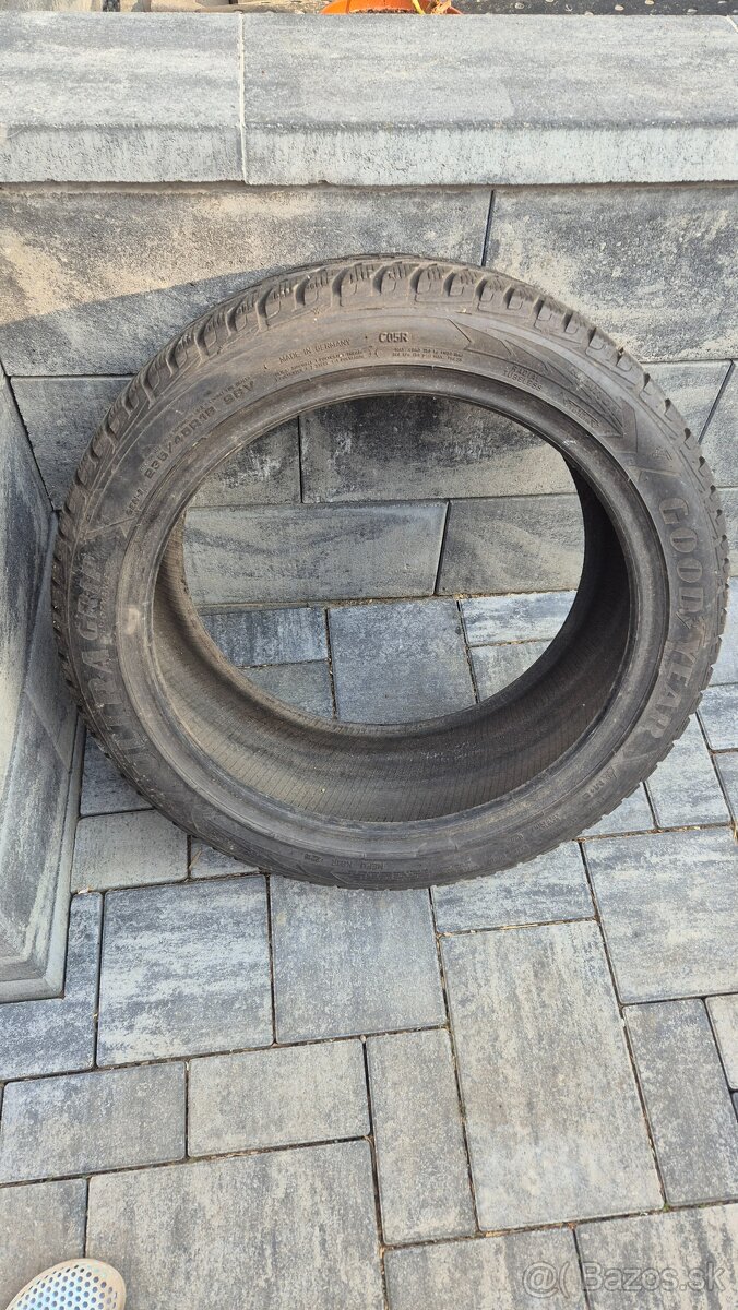 Good Year 235/45 r18 - 2