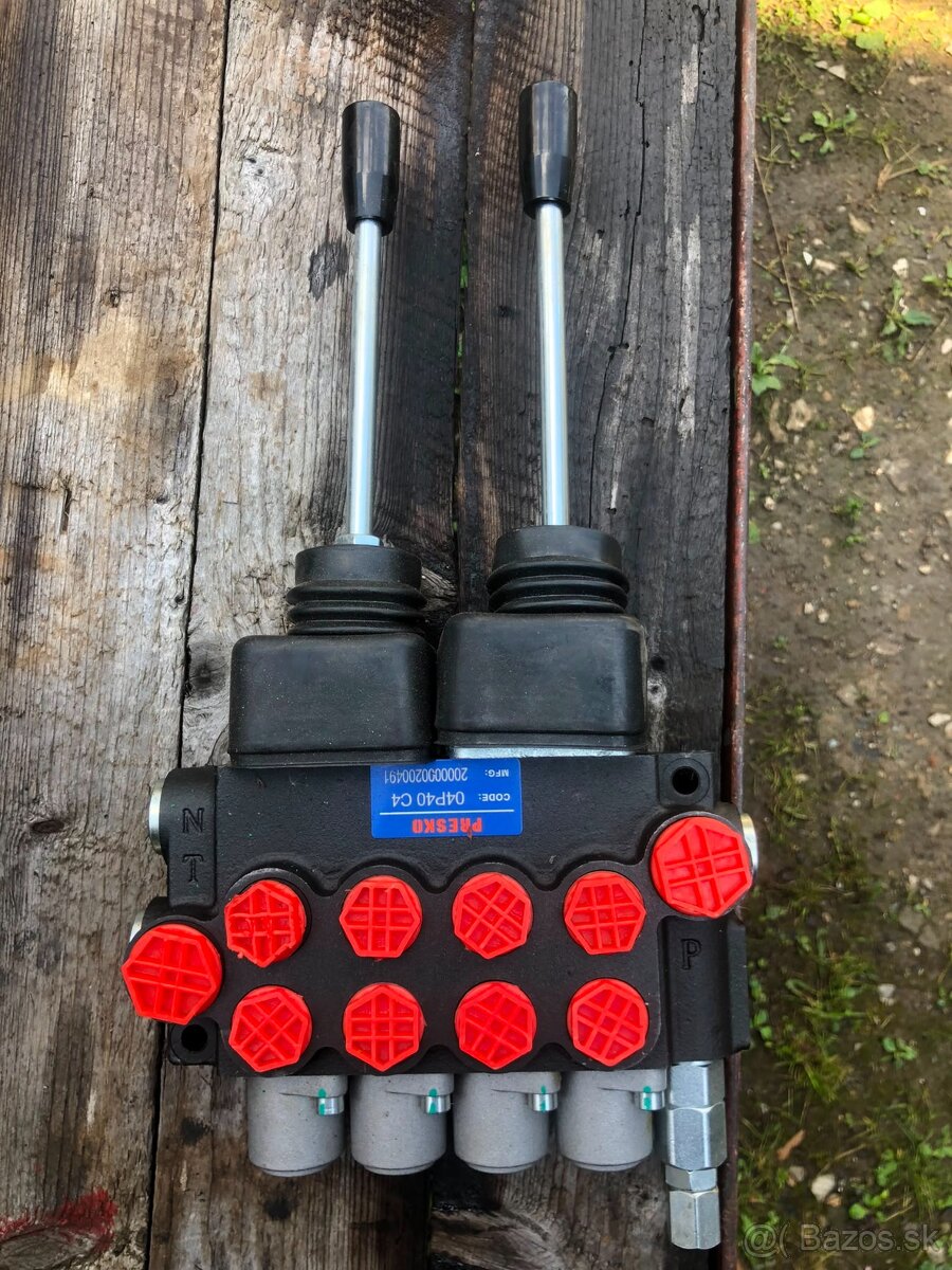 Predám 4 sekčny hydraulický rozvádzač - 2