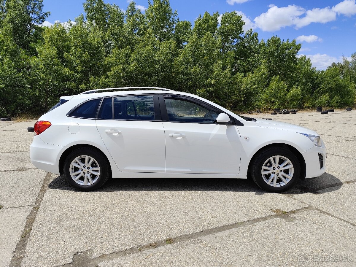 Chevrolet Cruze kombi - 2