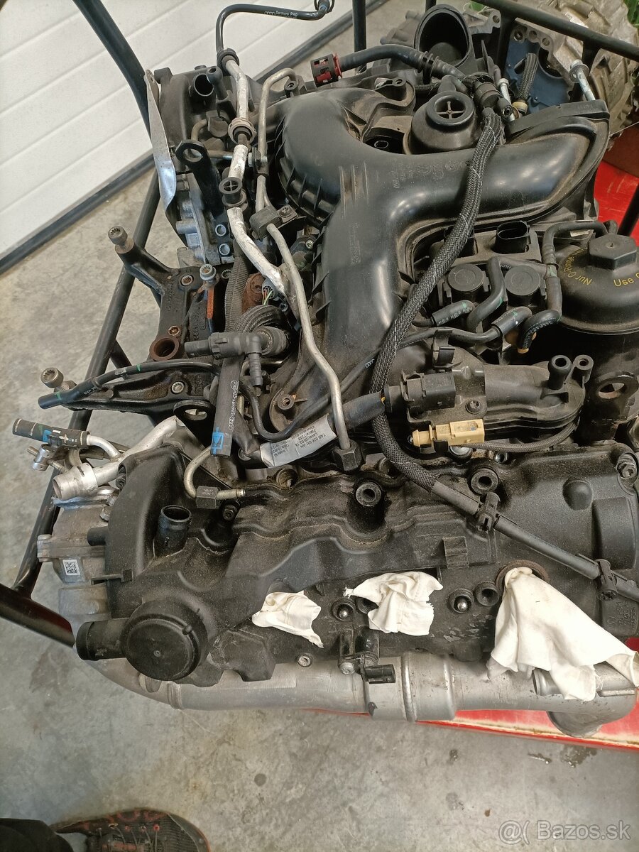zadrety motor audi CVU - 2