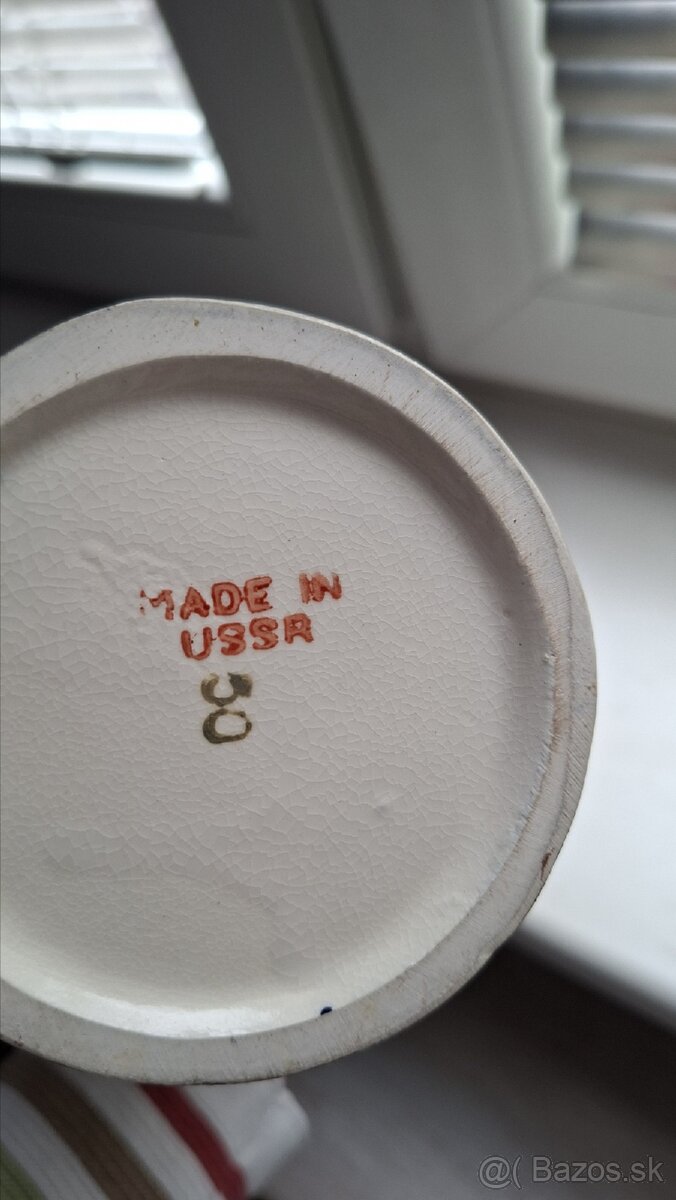 Porcelánová váza s ružou - 2