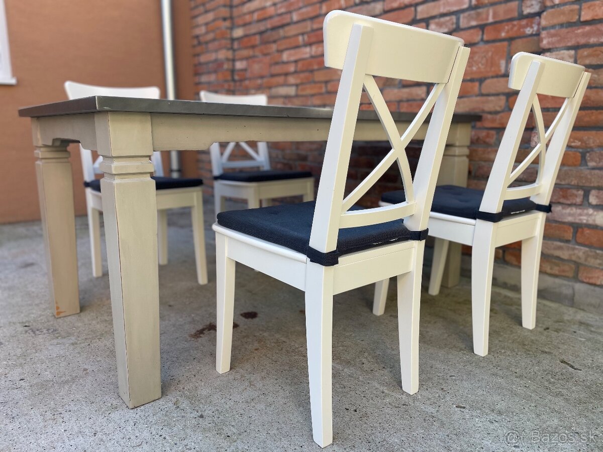 Masívny jedálenský stôl a 4 jedálenské stoličky - 2