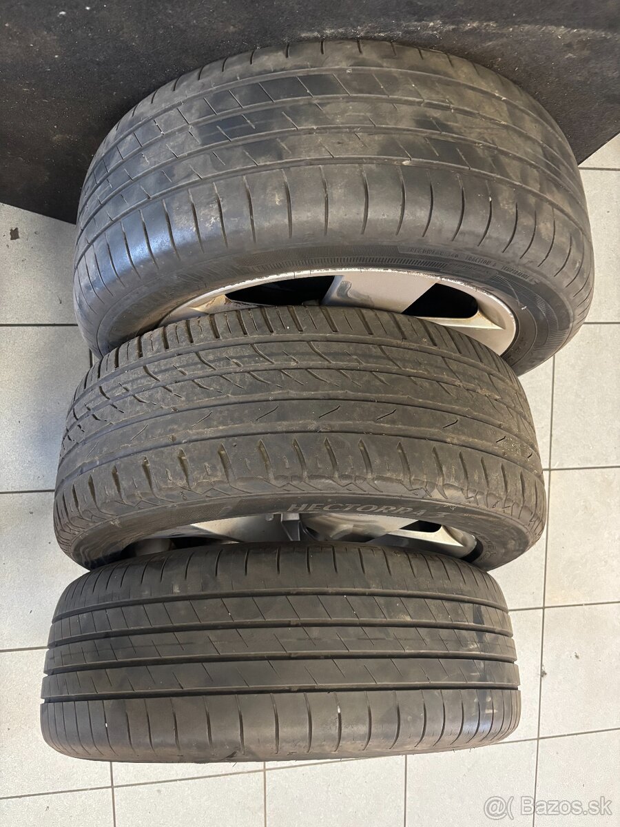 Original Škoda Karoqe disky+letné pneu. 5X112 215/55R17 - 2