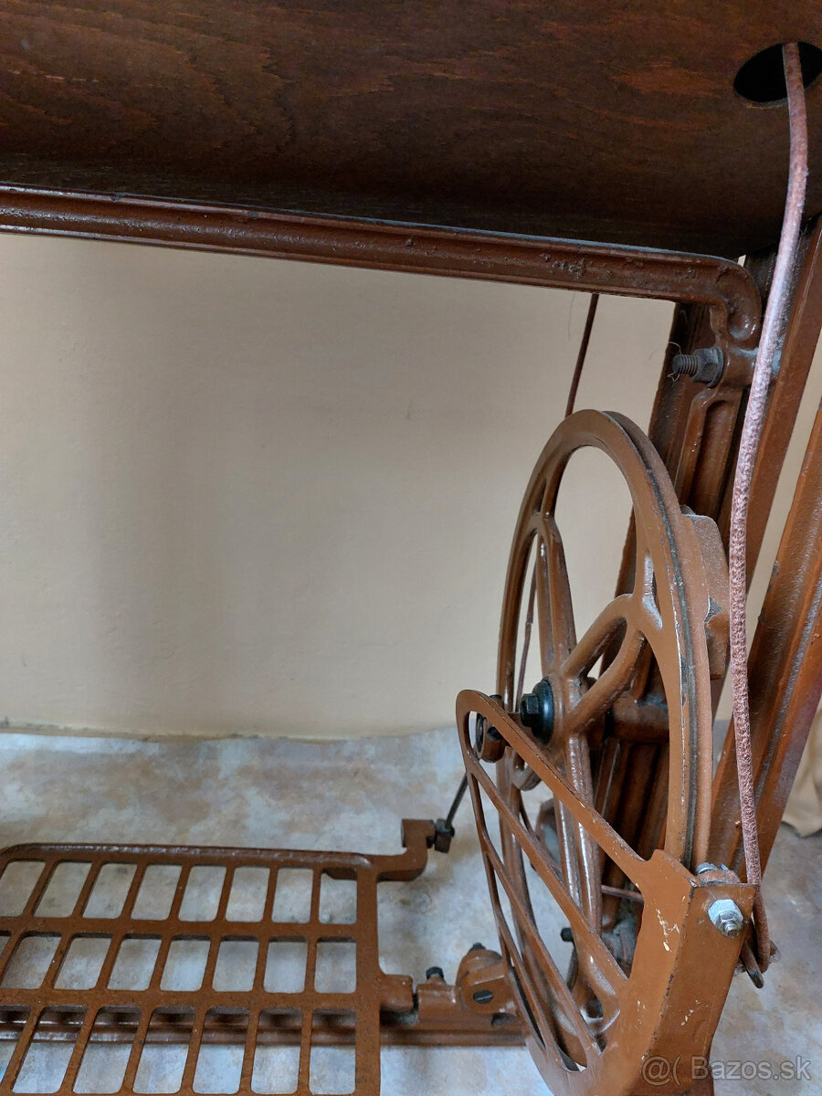 Predam funkcny sijaci stroj Minerva, original farba,vstavaný - 2