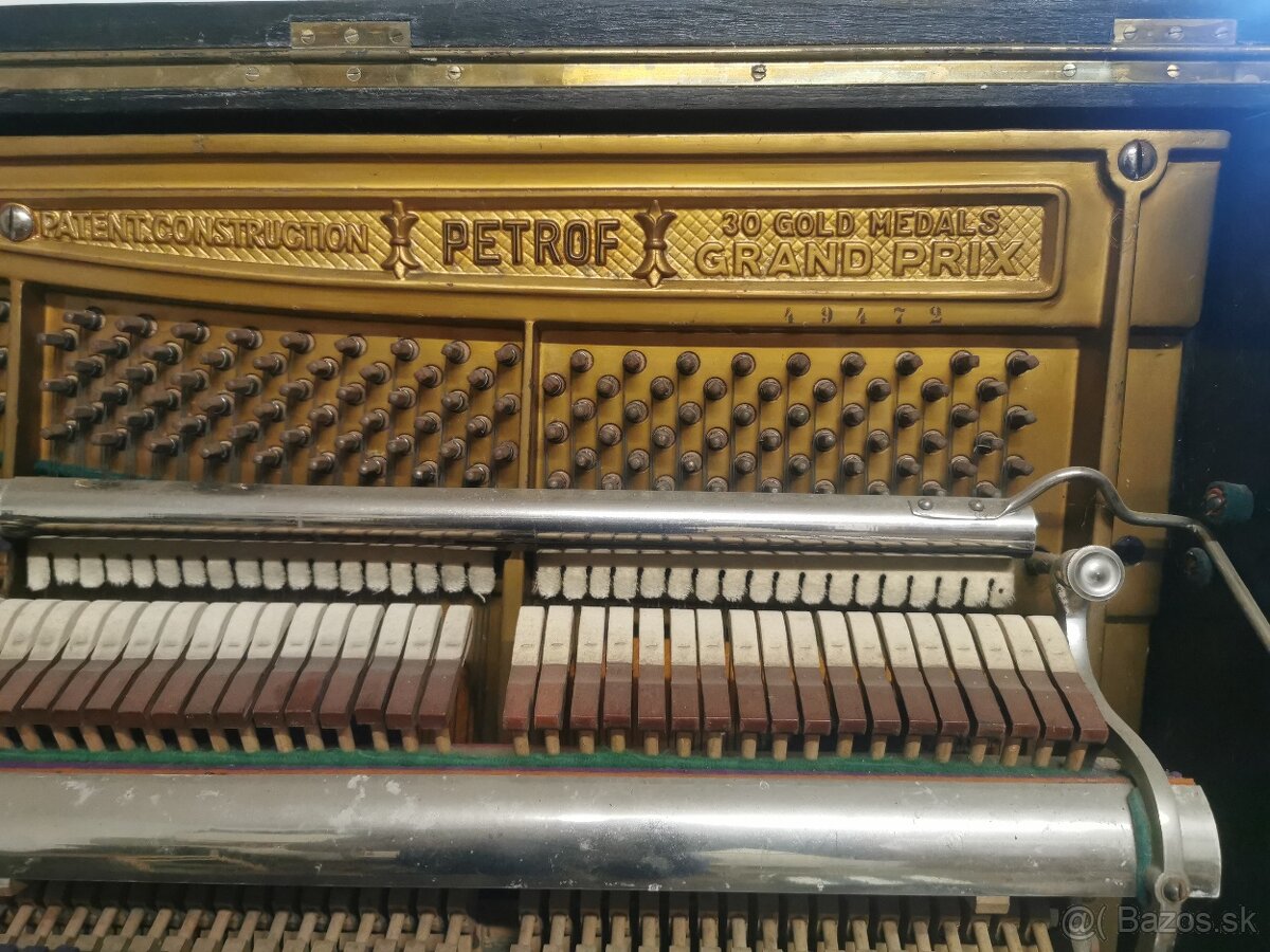 Klavír PETROF - 2