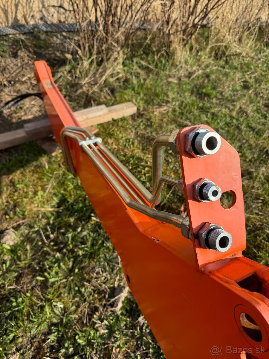 Výložník locust 903 - 2
