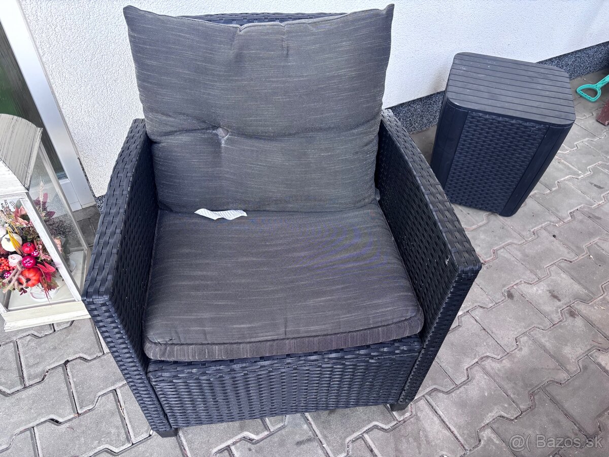 Predám záhradný Nabytok - 2