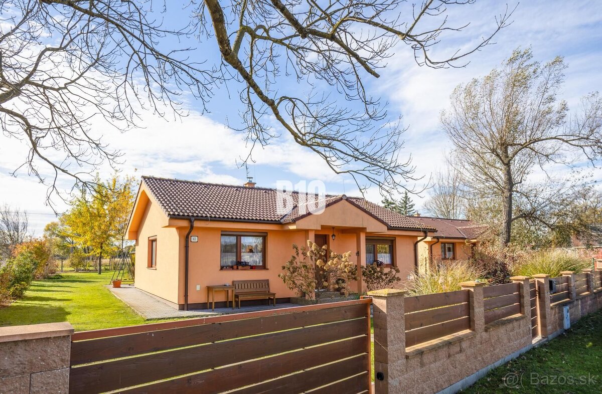 RODINNÝ DOM S ÚŽASNÝM SÚKROMÍM, VEĽKORYSÝM POZEMKOM A MODERN - 2