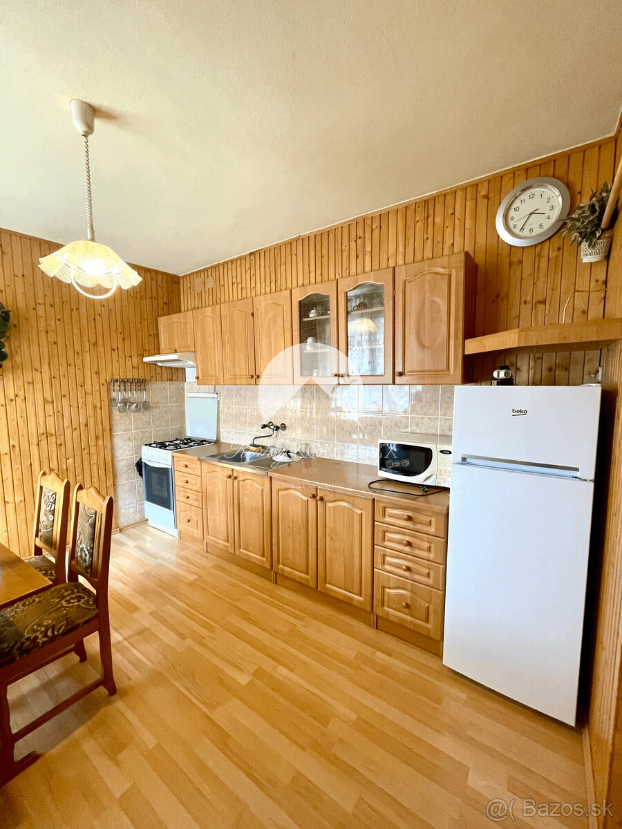 Reality KOMPLEX s.r.o. Vám ponúka priestranný rodinný dom s - 2