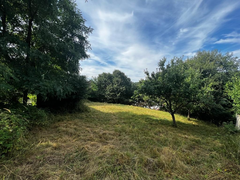 POZEMOK S POTENCIÁLOM V KRÁSNOM PROSTREDI V BLÍZKOSTI LESA - 2