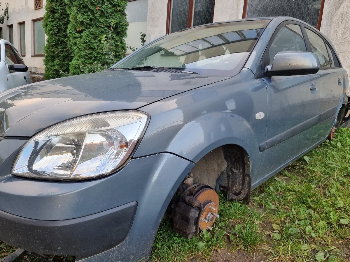 Kia Rio II predný náraznik - 2