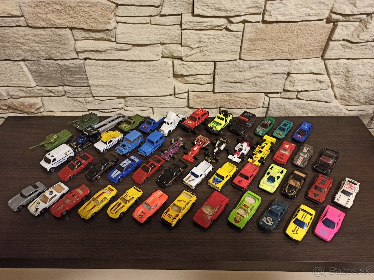 Autíčka staré modely angličáky 80. léta. - 2