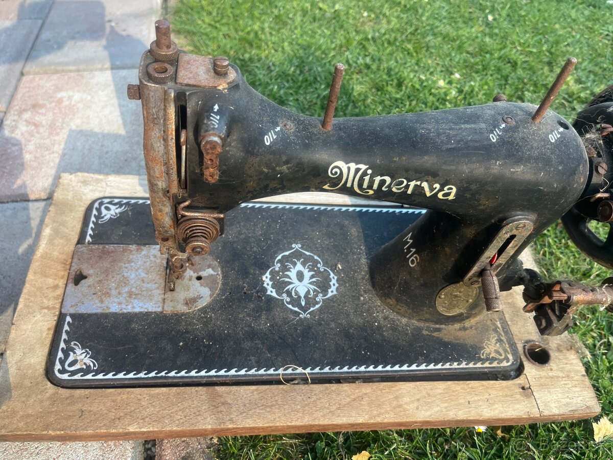 Predám starožitnosť šijací stroj Minerva - 2