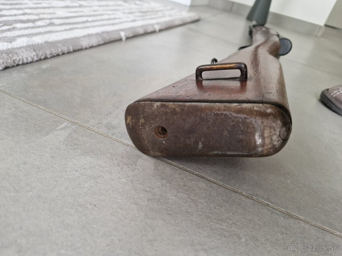 Puška len ako dekorácia - 2