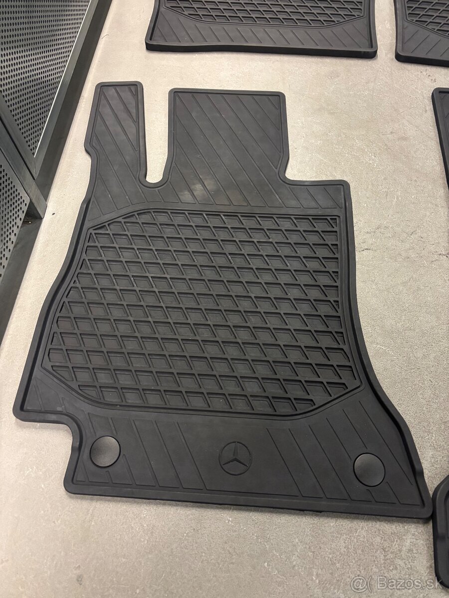 Gumené rohožky do auta Mercedes E (2016 – 2021) - 2
