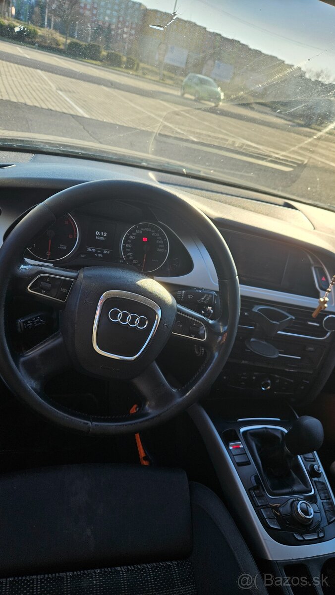 Predam audi a4 b8 r2011 - 2