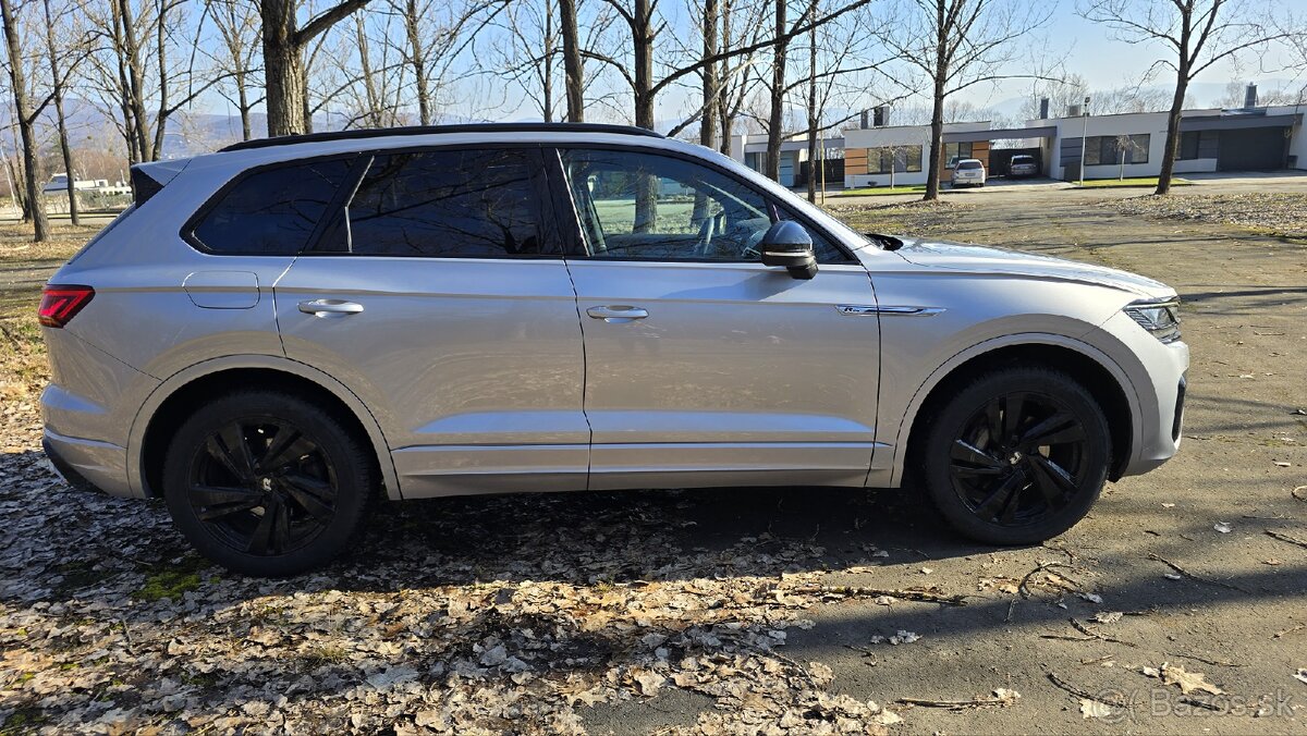 VW Touareg R-line 3.0 TDi 4motion - 2