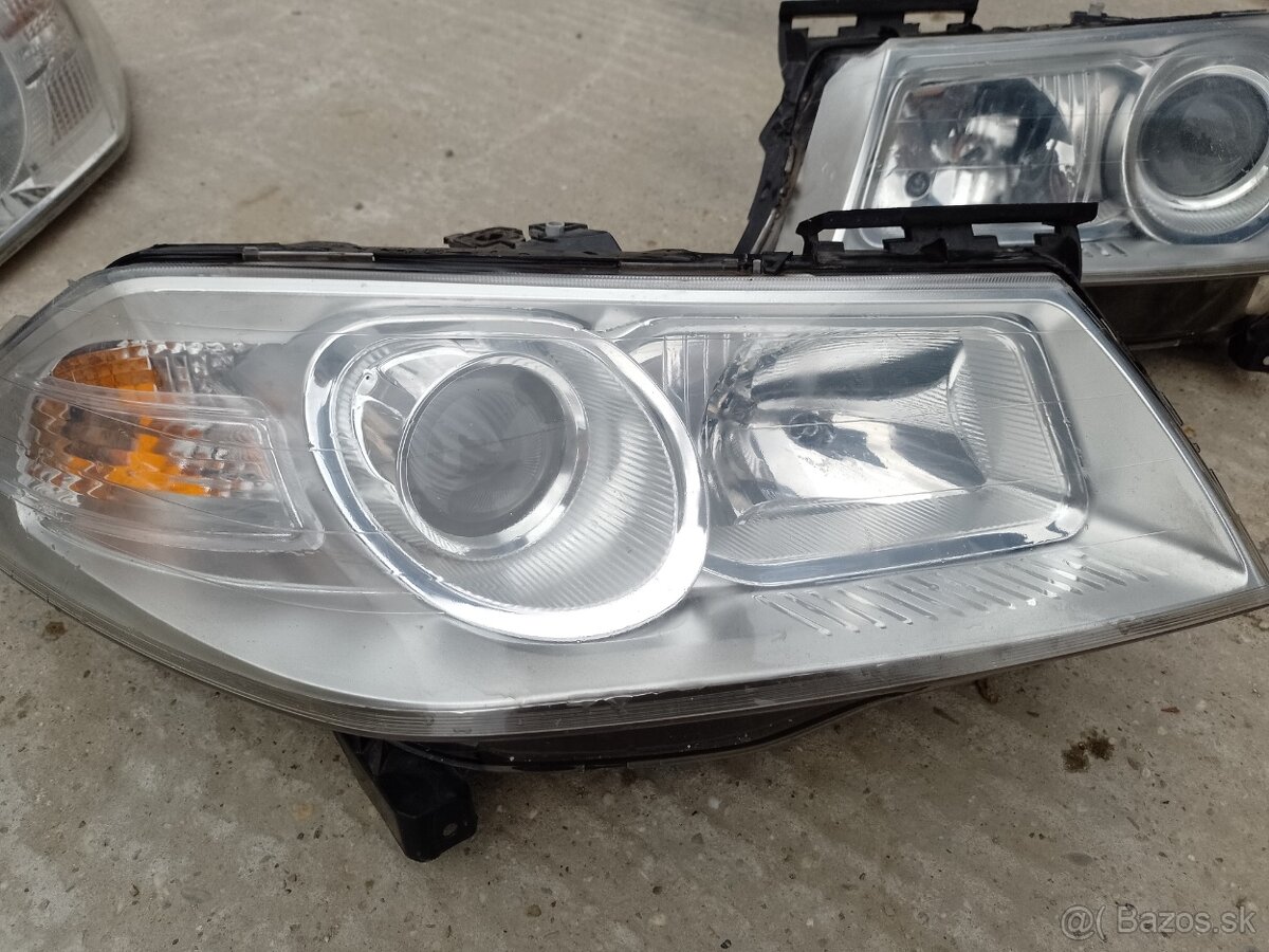 Predám predné svetlá na Renault laguna 2 - 2