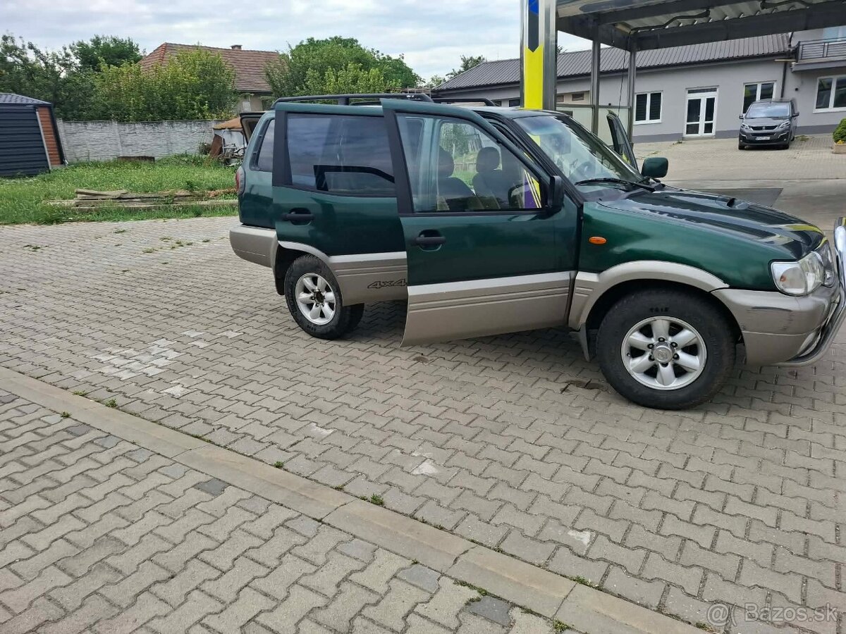 Nissan terrano - 2
