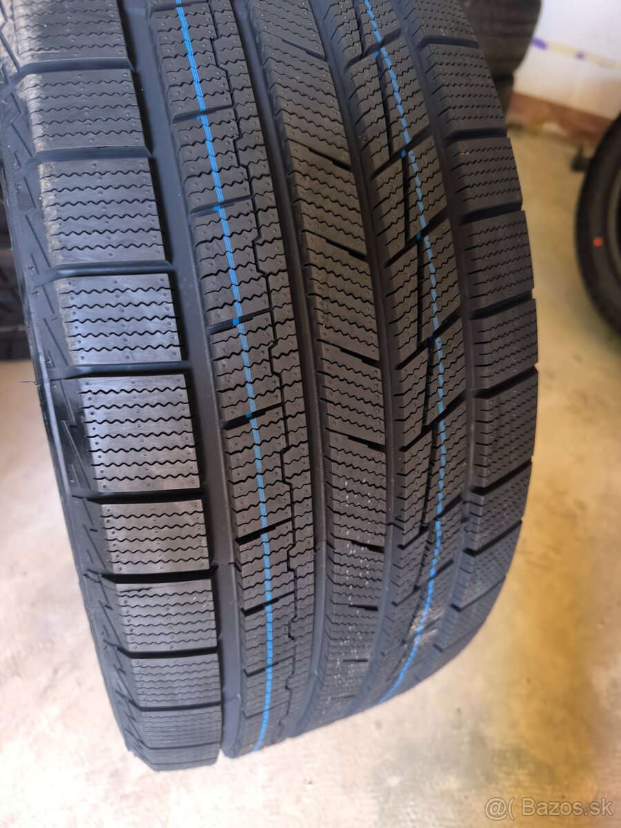 Zimné pneumatiky 235/40 R19 - 2