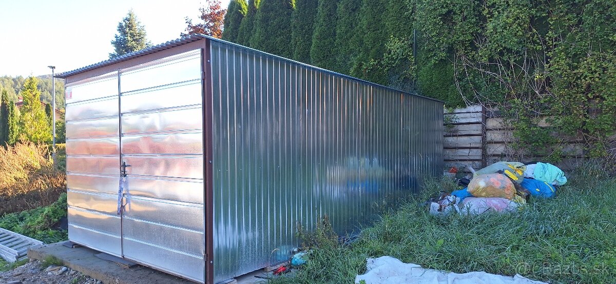 Predáme plechovú pozink. garáž s dvojkrídlovou bránou 3x5m - 2