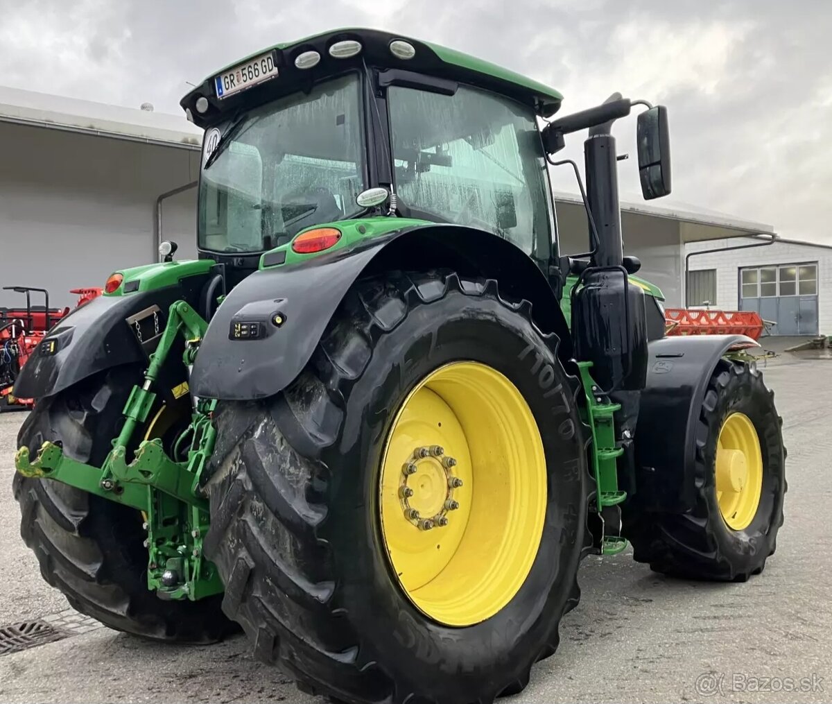 John Deere 6215R - 2