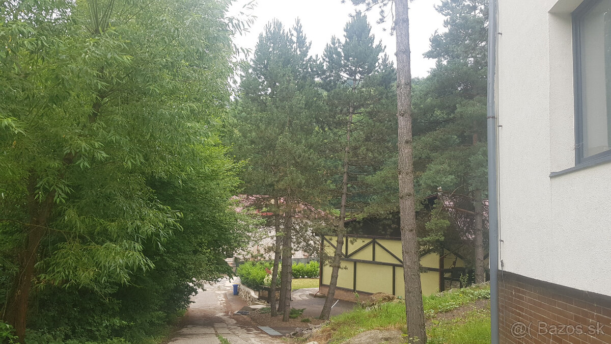 Predám budovu so 7 apartmánmi vo výstavbe vo Vyhniach. - 2