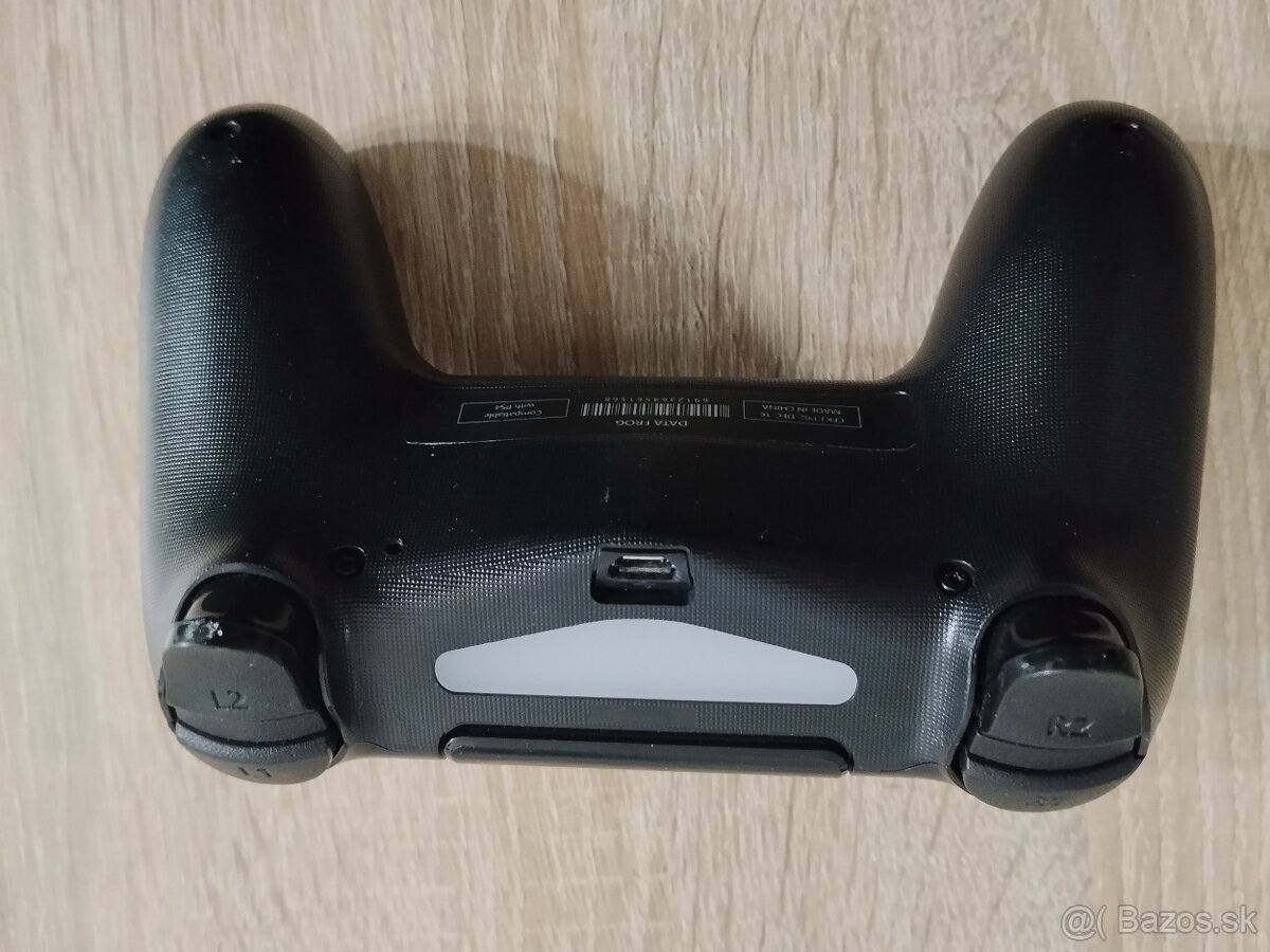 Ovladac PS4 - 2