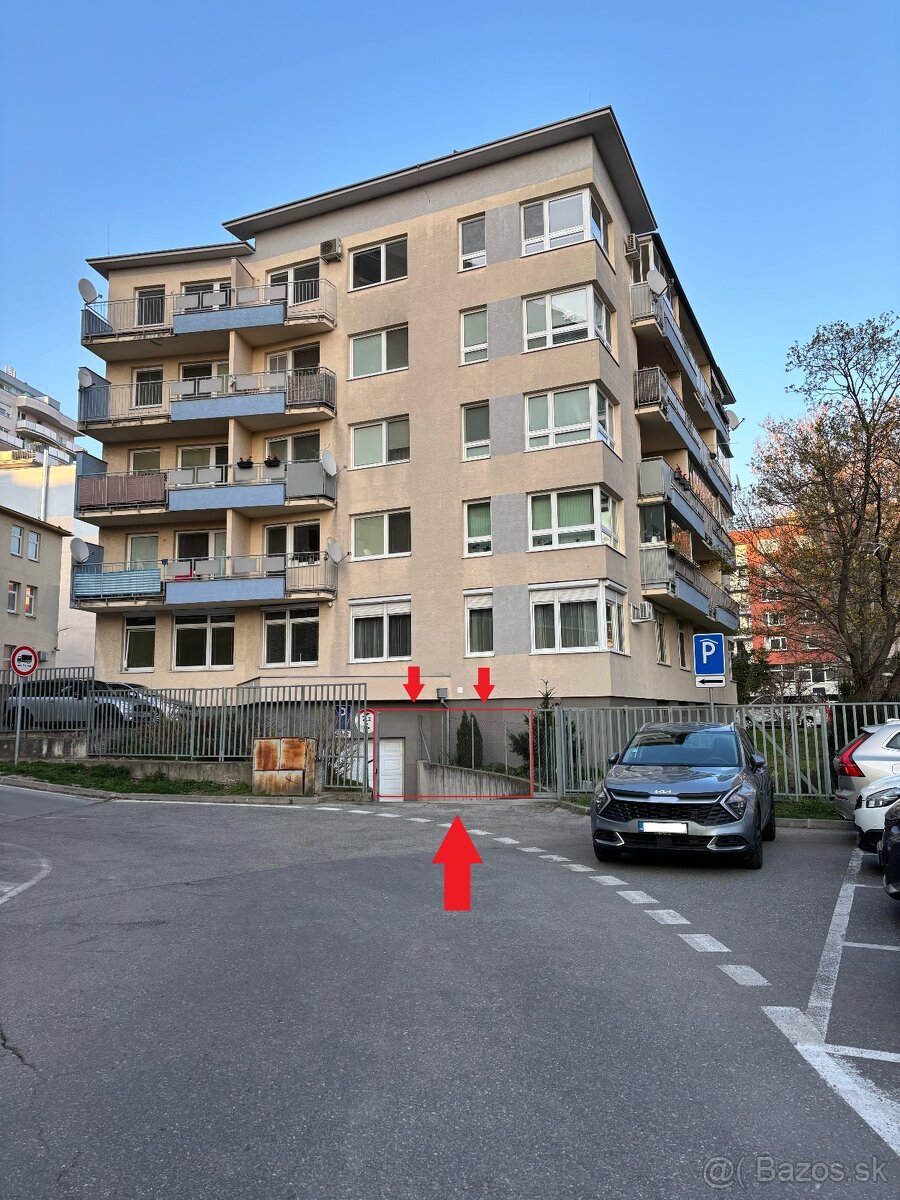 NOVÁ CENA- PARKOVACIE MIESTO RUŽINOV Teslova/Tomášikova 25/A - 2
