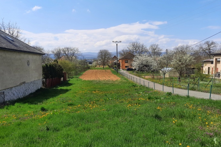 Na predaj pozemok v obci Komárany- okres Vranov nad Topľou - 2