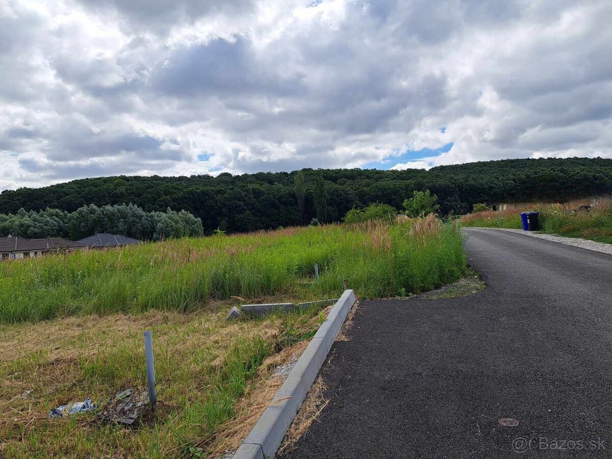 Predám krásny pozemok pri lese s IS na stavbu RD Nitra - 2