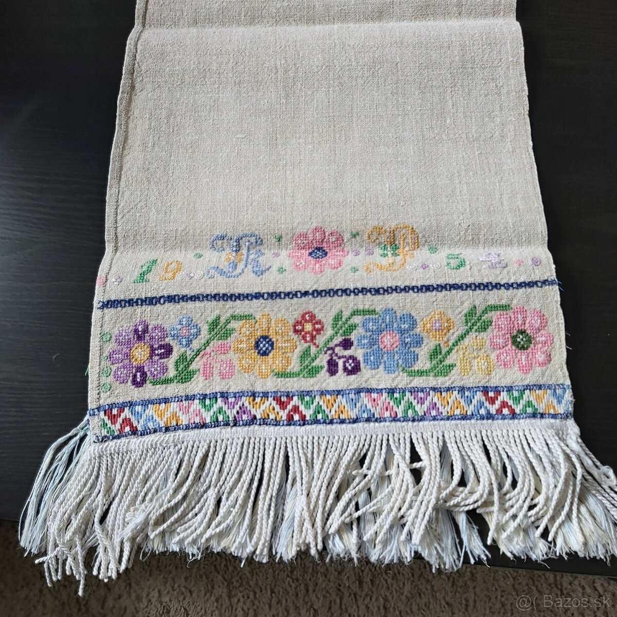 Ozdobné uteráky vyšité na konopnom plátne - 2