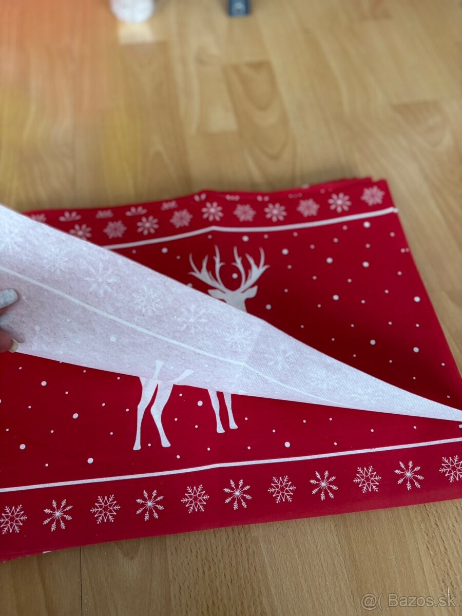 Mäkký novoročný obrus - 32 kusov - 2