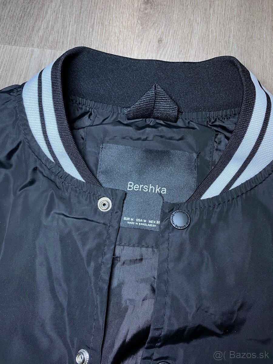 Čierna pánska bunda Bershka – bomber štýl, veľ. M - 2