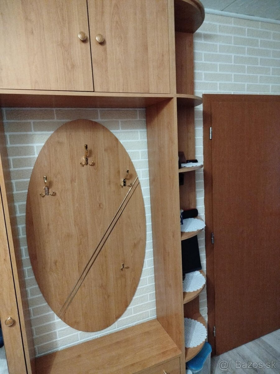 Predsieňova stena ,predam - 2