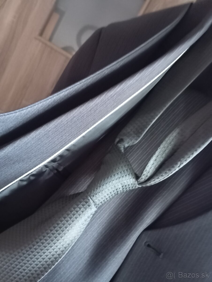 Mám na predaj značkovy oblek - 2