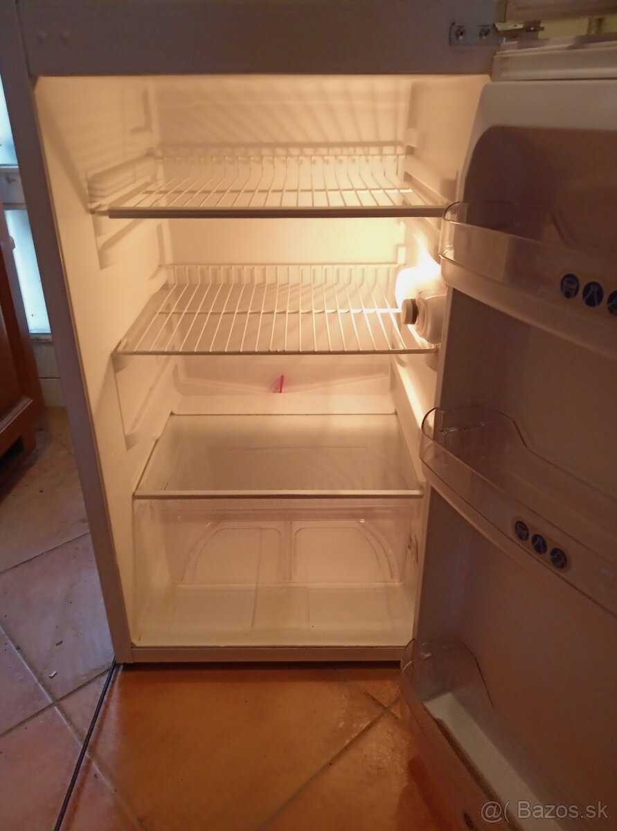Predám plnefunkčná chladnička s mrazničkou WHIRLPOOL - 2