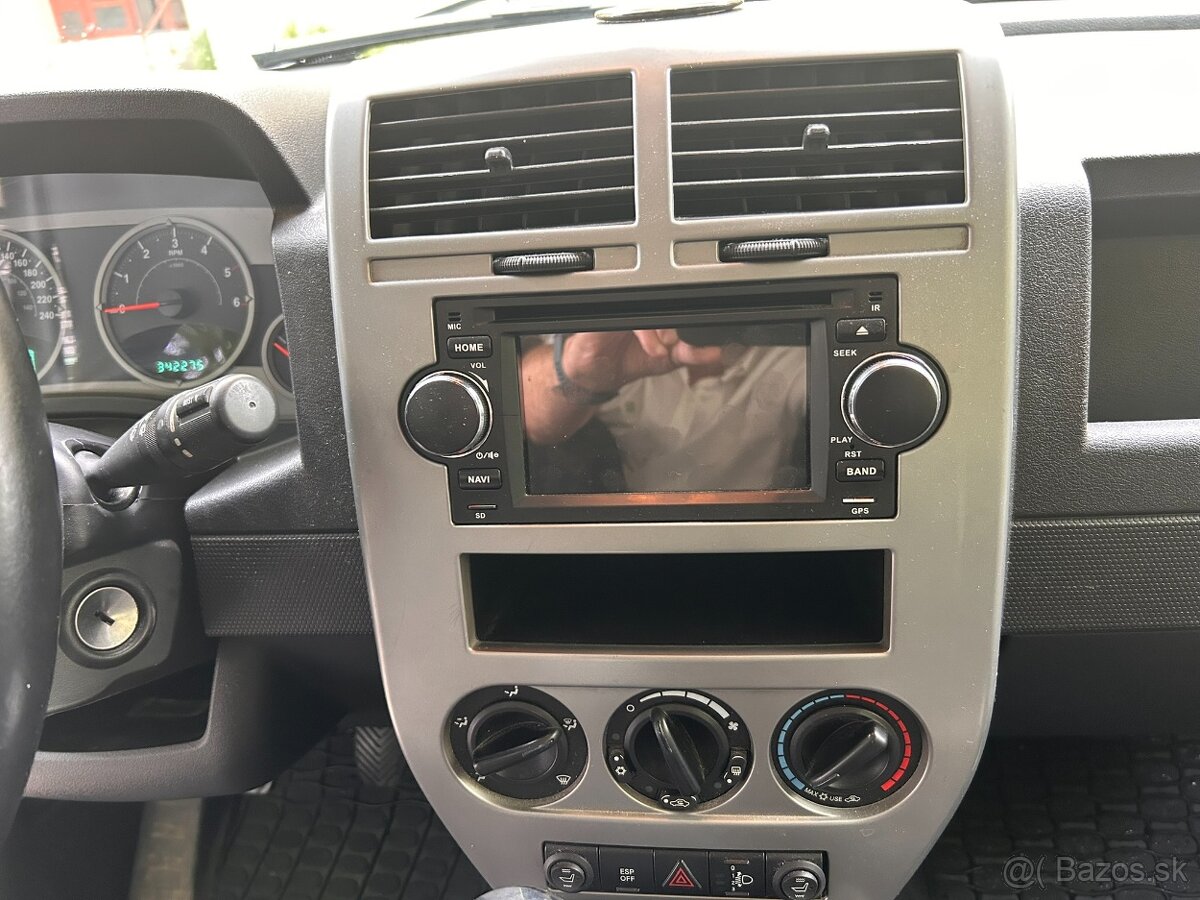 Predám Jeep Patriot 2,0 CRD 4 x 4 - 2