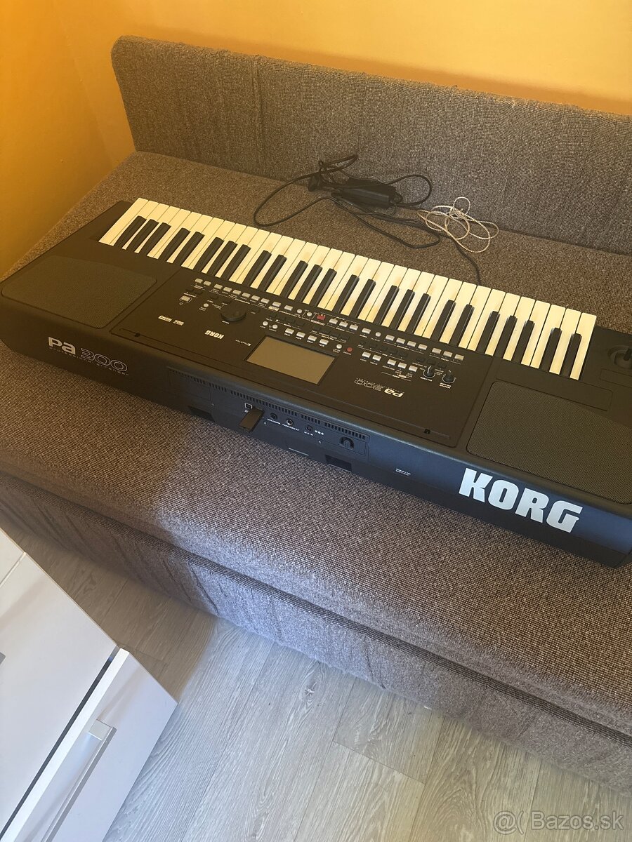 Predám korg pa 300 - 2