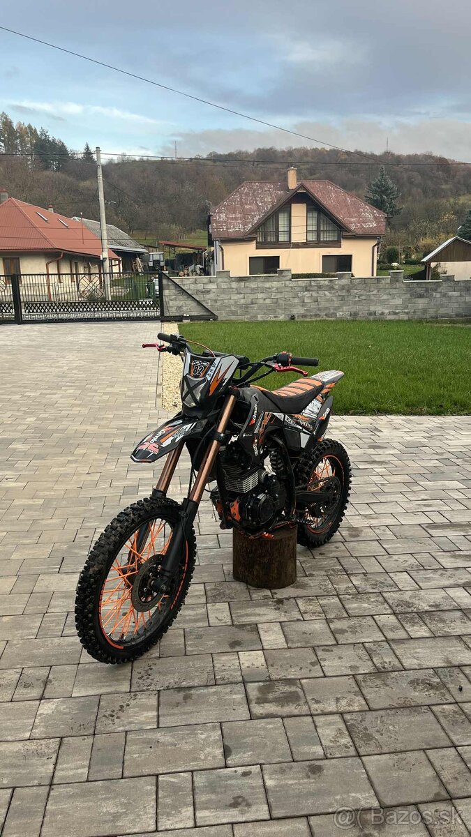 Predám motorku pitbike kxd 150 - 2