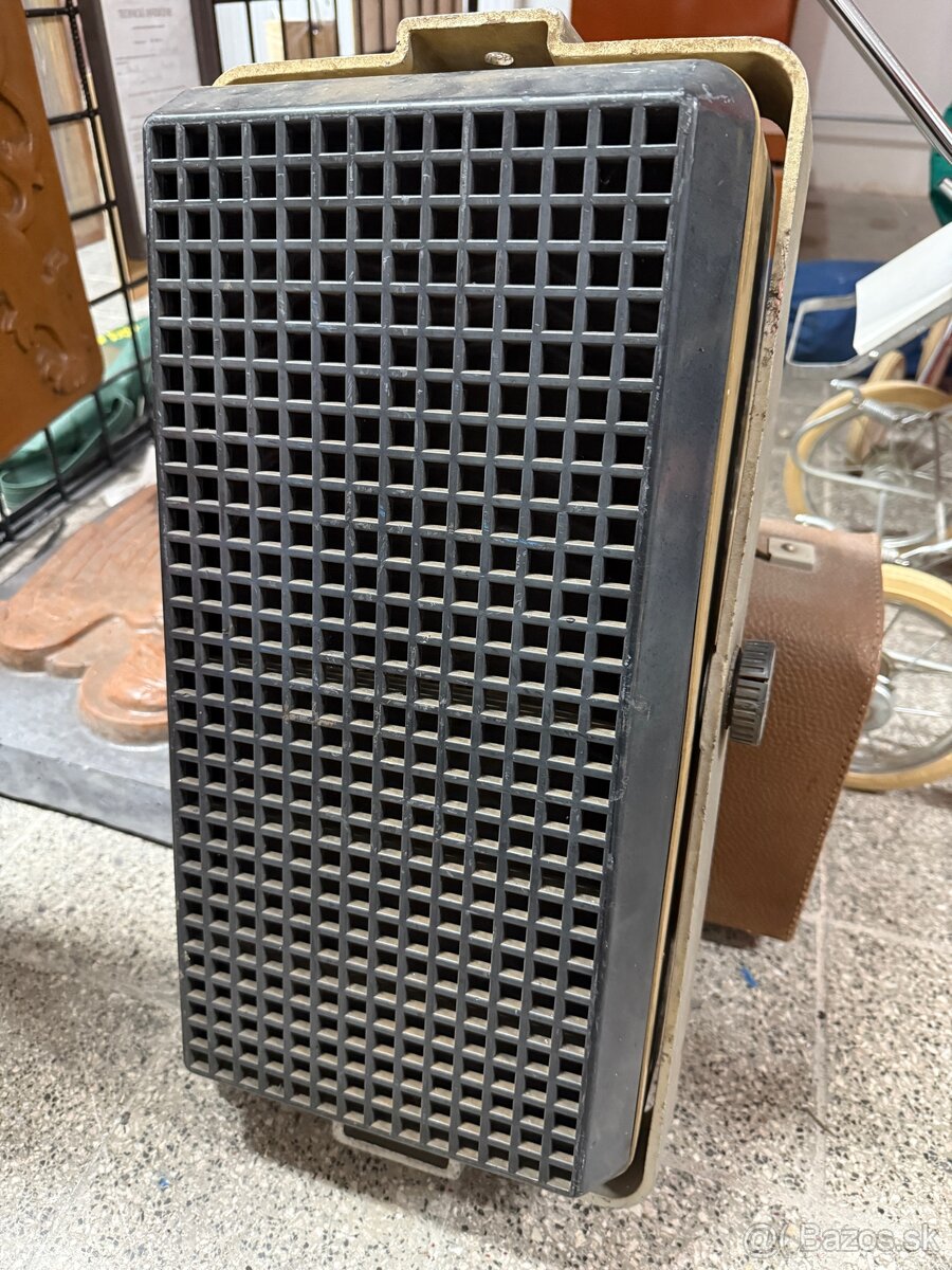 Starý vonkajší reproduktor - 2