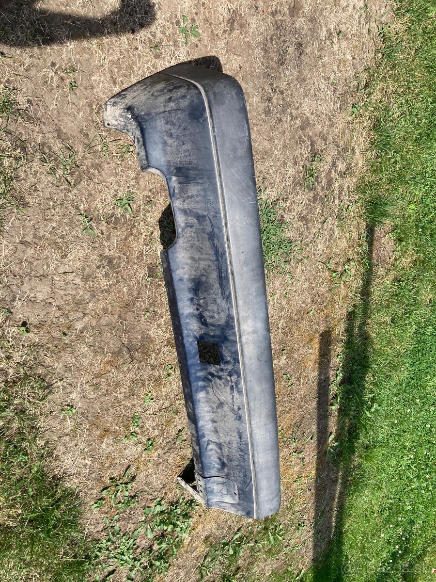 Zadný nárazník Volkswagen Golf MK2 - 2