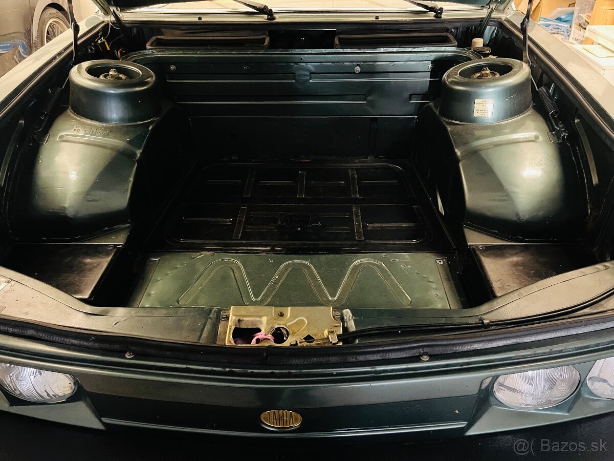 TATRA 613 - 4, biele značky - 2