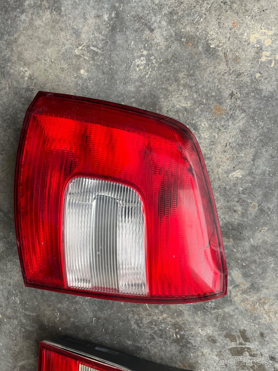 Škoda Octavia zadne svetla - 2