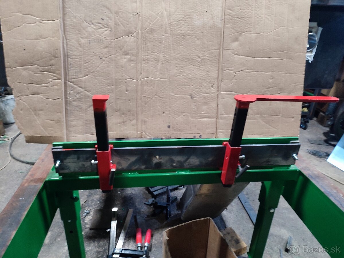 Kmeňová pásová uhlová pila upinaky - 2