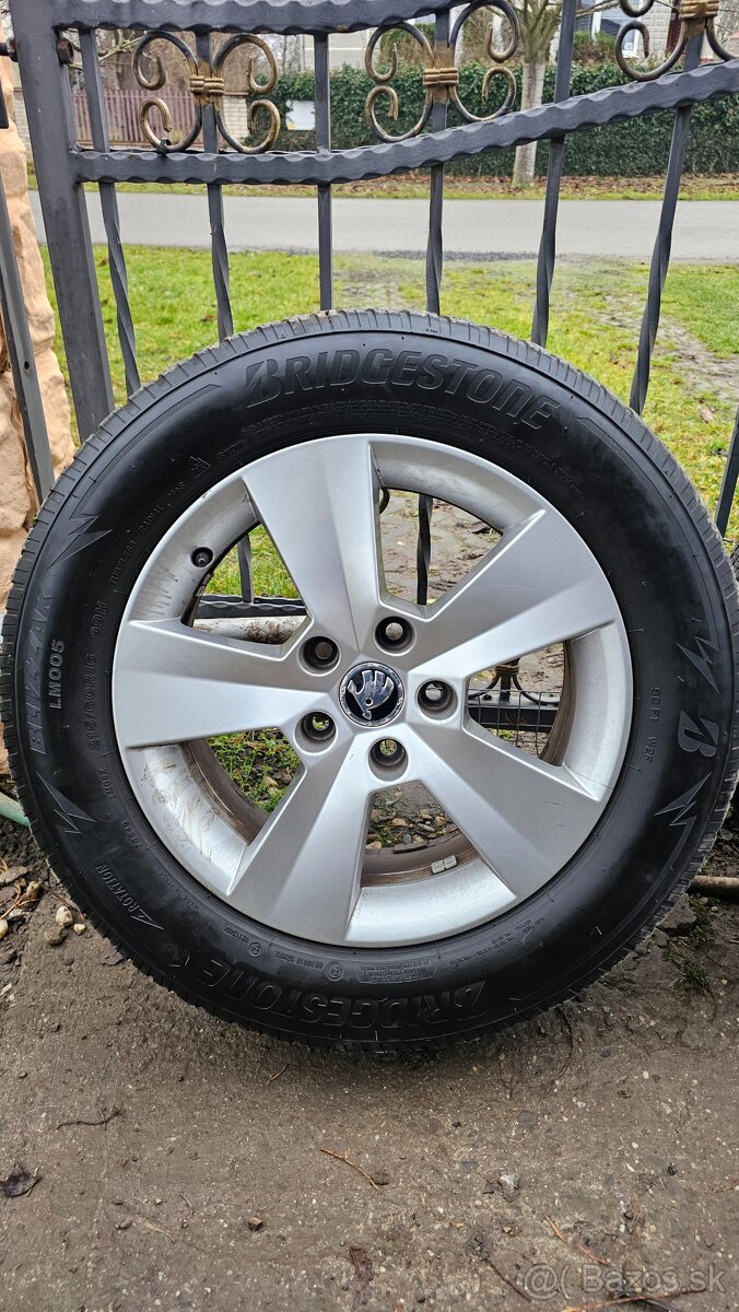 Skoda zimne 215/60 R16 - 2