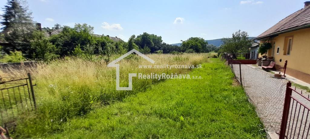 Rozľahlý pozemok v malebnej obci Gemerská Panica. - 2