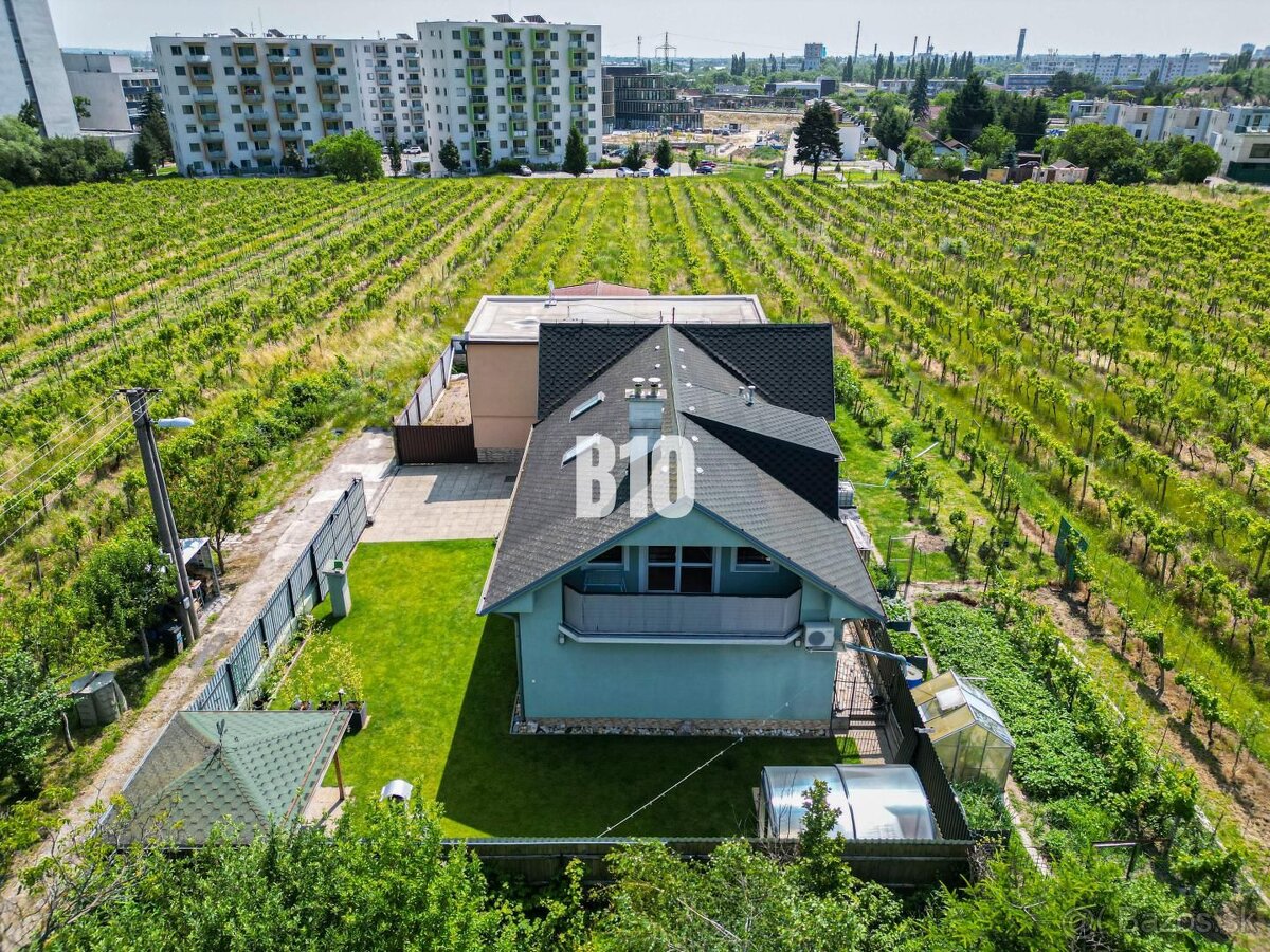 PONUKA uprostred VINOHRADU - dvojpodlažný rodinný dom s PEKN - 2